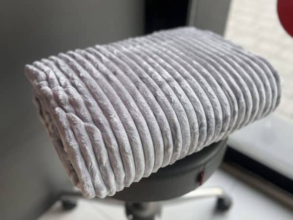 پتوي يکنفره سايز 220*160 سبک رنگ طوسی روشن - لایکو